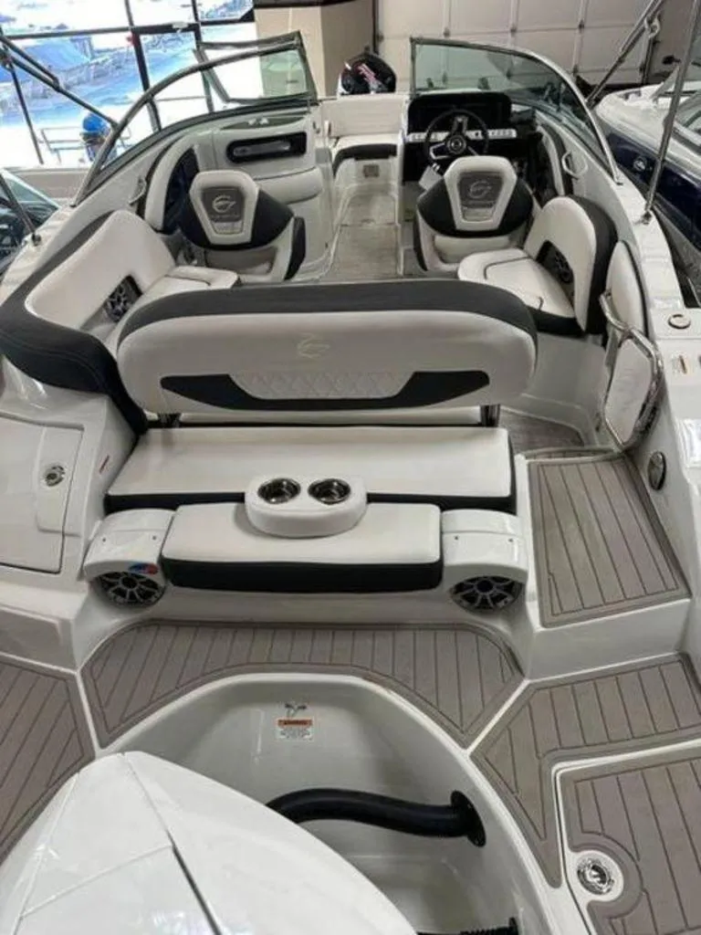 Slide: The Image of Crownline Boats 250 XSS 2024 - 12