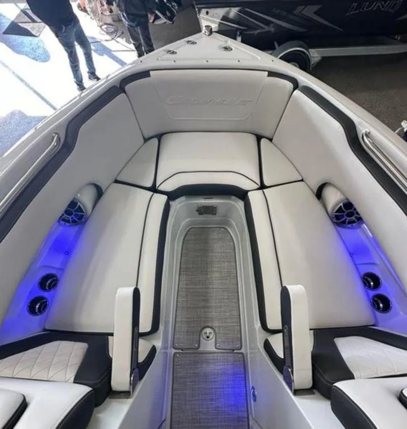 Slide: The Image of Crownline Boats 250 XSS 2024 - 3