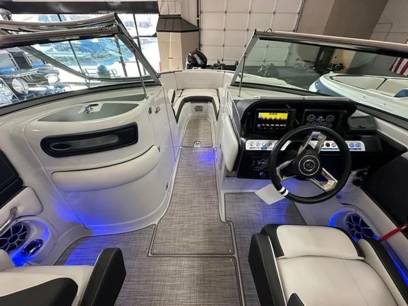 Slide: The Image of Crownline Boats 250 XSS 2024 - 4