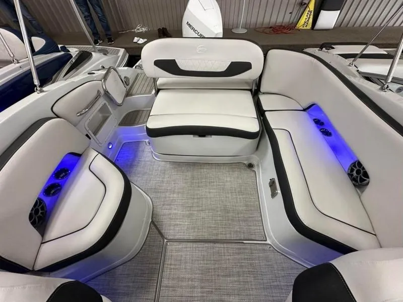 Slide: The Image of Crownline Boats 250 XSS 2024 - 5