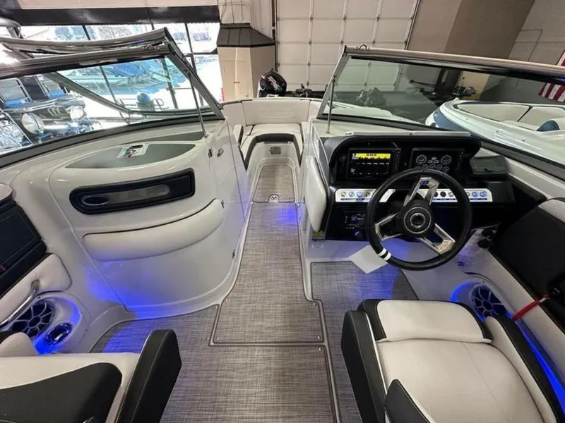 Slide: The Image of Crownline Boats 250 XSS 2024 - 6