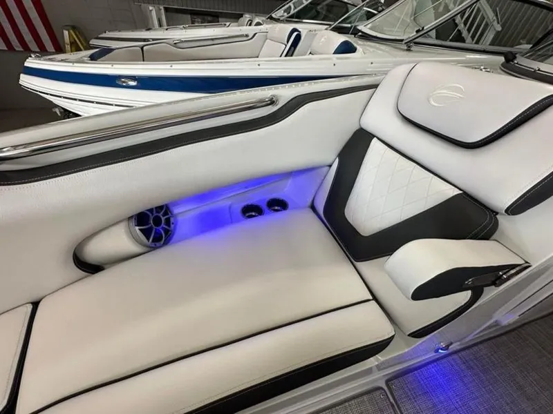 Slide: The Image of Crownline Boats 250 XSS 2024 - 8