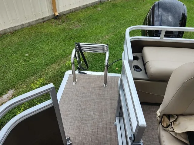 Slide: The Image of Sun Tracker Sport Fish 22 2024 - 11