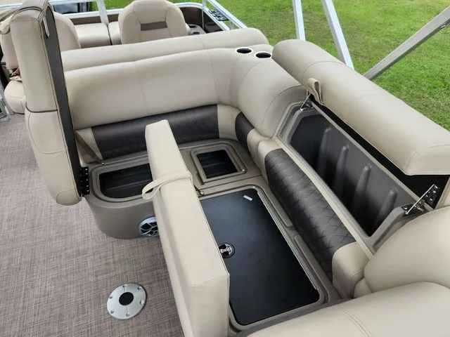 Slide: The Image of Sun Tracker Sport Fish 22 2024 - 18