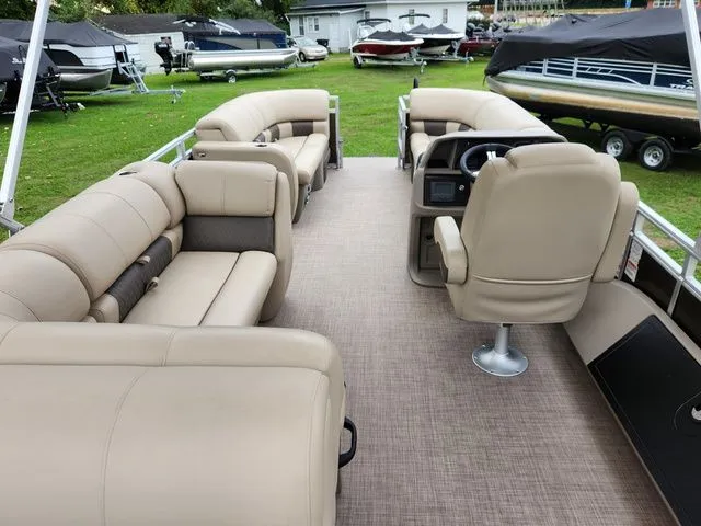 Slide: The Image of Sun Tracker Sport Fish 22 2024 - 23