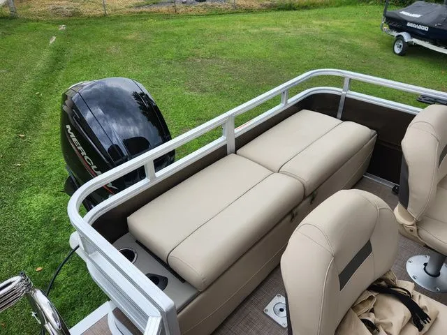 Slide: The Image of Sun Tracker Sport Fish 22 2024 - 24