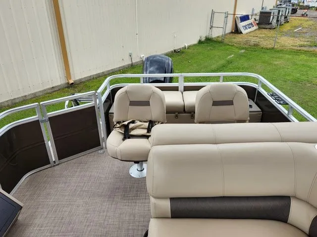 Slide: The Image of Sun Tracker Sport Fish 22 2024 - 26