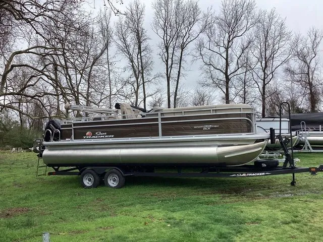 Slide: The Image of Sun Tracker Sport Fish 22 2024 - 29
