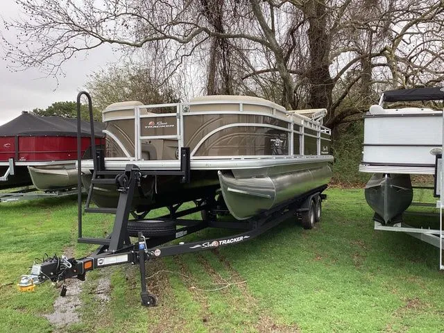 Slide: The Image of Sun Tracker Sport Fish 22 2024 - 30