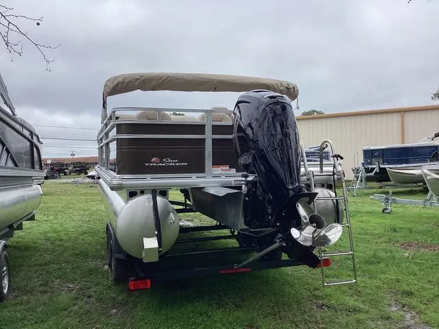 Slide: The Image of Sun Tracker Sport Fish 22 2024 - 32