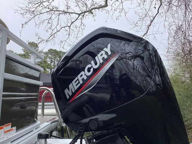 Slide: The Image of Sun Tracker Sport Fish 22 2024 - 33