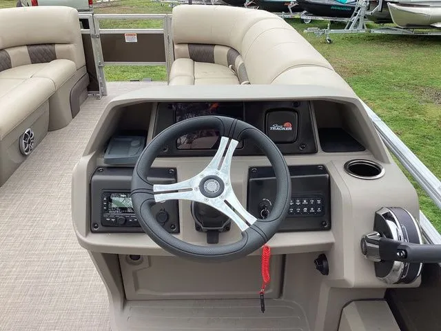 Slide: The Image of Sun Tracker Sport Fish 22 2024 - 42