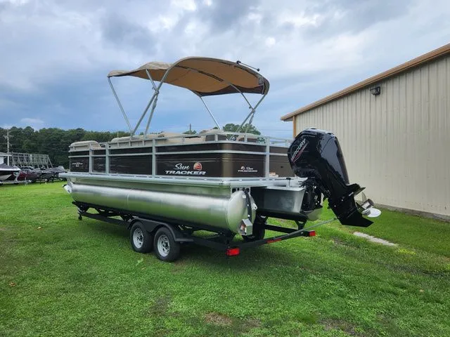 Slide: The Image of Sun Tracker Sport Fish 22 2024 - 5