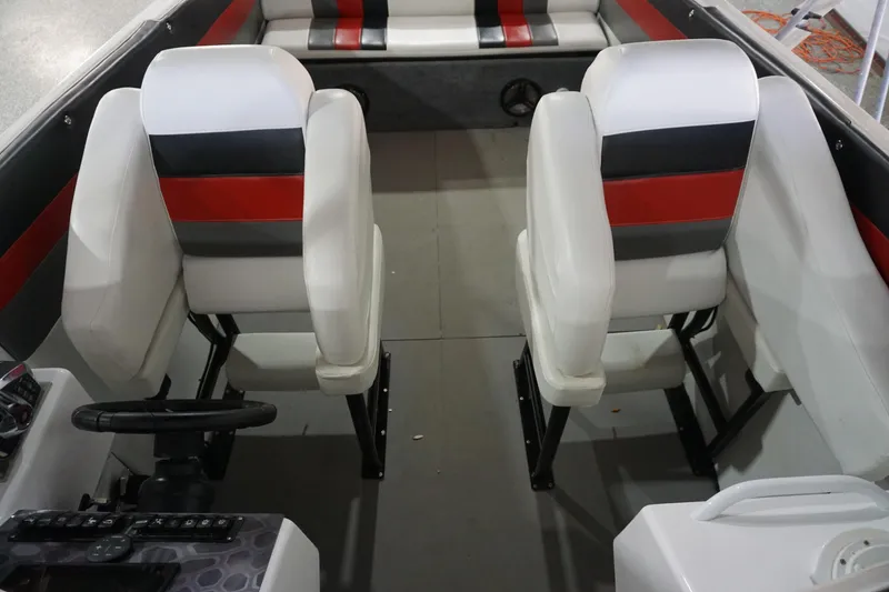 Slide: The Image of 1998 32 Active Thunder 32 CC Ms. Rita Helm Seating - 15