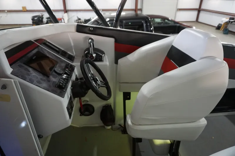 Slide: The Image of 1998 32 Active Thunder 32 CC Ms. Rita Helm Seating - 18