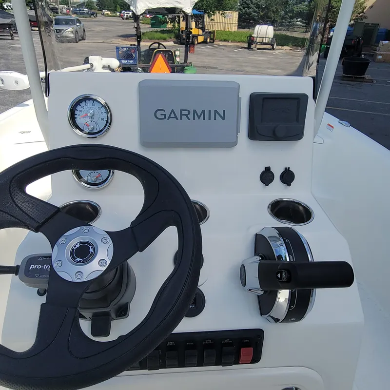 Slide: The Image of 2024 Mako Pro Skiff 19 CC boat console with Garmin navigation system. - 7