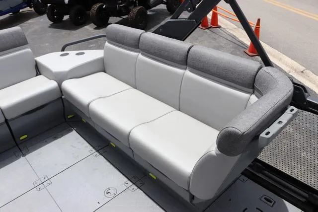 Slide: The Image of Sea-Doo Switch® Sport 18 - 230 hp Galvanized 2024 - 12