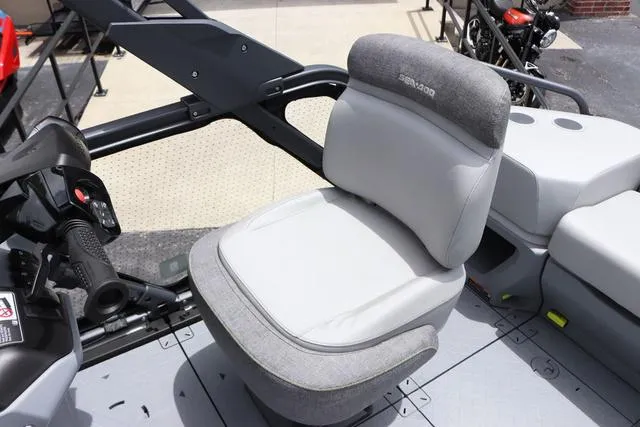 Slide: The Image of Sea-Doo Switch® Sport 18 - 230 hp Galvanized 2024 - 15