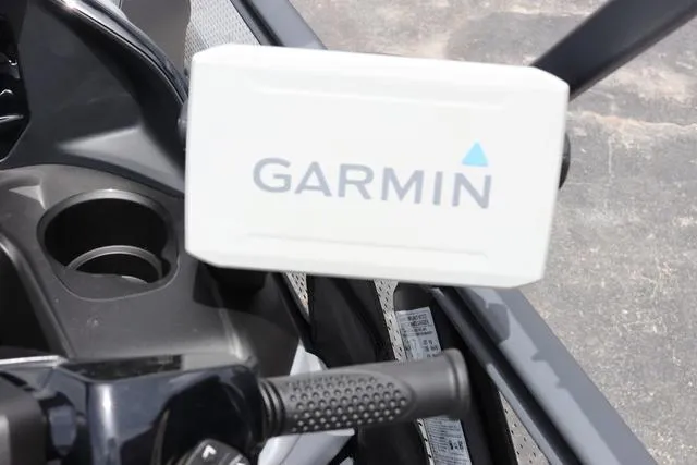 Slide: The Image of Sea-Doo Switch® Sport 18 - 230 hp Galvanized 2024 - 17