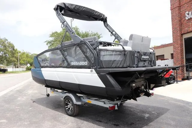 Slide: The Image of Sea-Doo Switch® Sport 18 - 230 hp Galvanized 2024 - 3