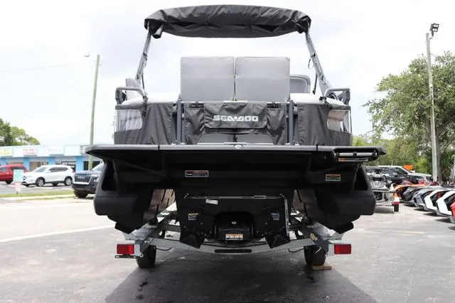 Slide: The Image of Sea-Doo Switch® Sport 18 - 230 hp Galvanized 2024 - 4