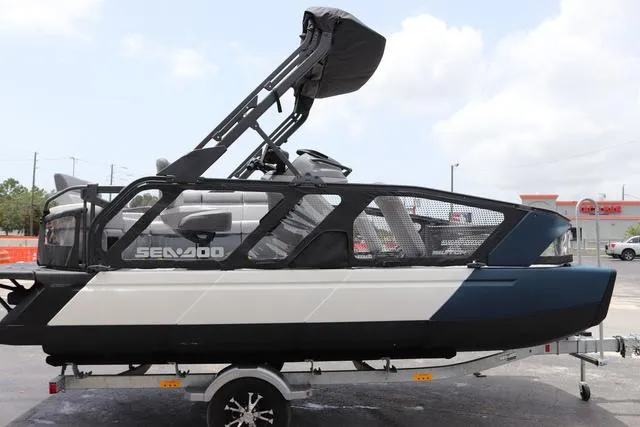 Slide: The Image of Sea-Doo Switch® Sport 18 - 230 hp Galvanized 2024 - 6