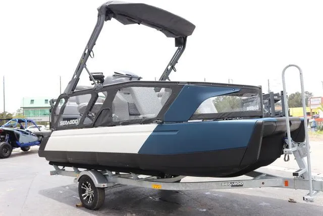 Slide: The Image of Sea-Doo Switch® Sport 18 - 230 hp Galvanized 2024 - 7