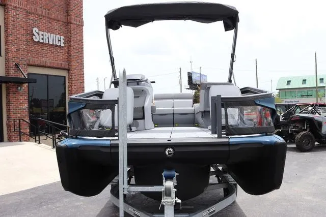 Slide: The Image of Sea-Doo Switch® Sport 18 - 230 hp Galvanized 2024 - 8