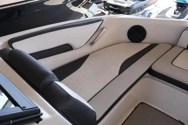 Slide: The Image of Yamaha AR195 2024 - 7