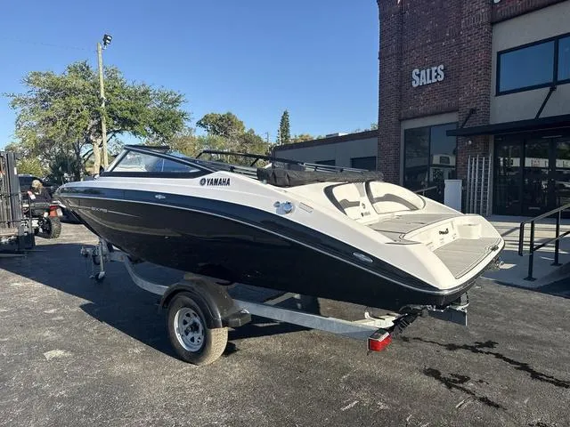 Slide: The Image of Yamaha SX195 2024 - 4