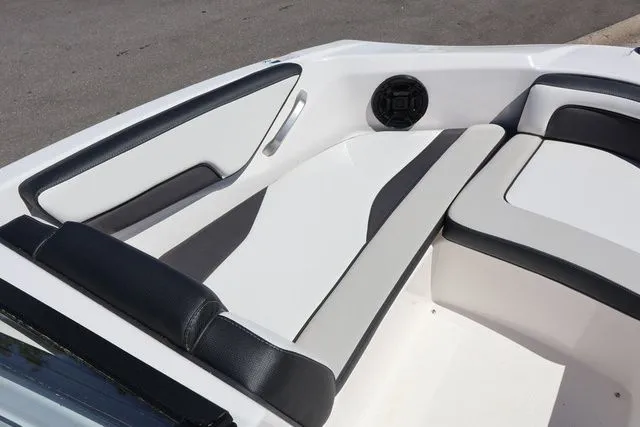 Slide: The Image of Yamaha AR195 2024 - 13