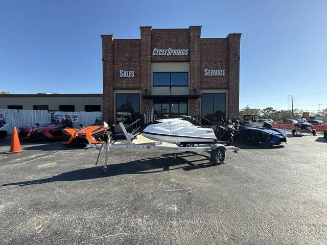 Slide: The Image of Yamaha SUPERJET (WHITE) 2024 - 4