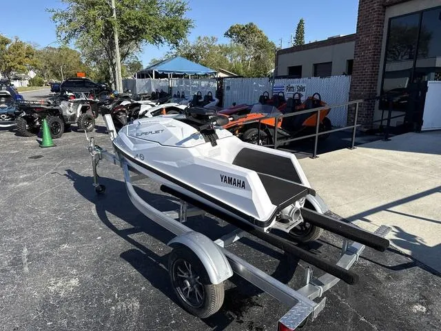 Slide: The Image of Yamaha SUPERJET (WHITE) 2024 - 6