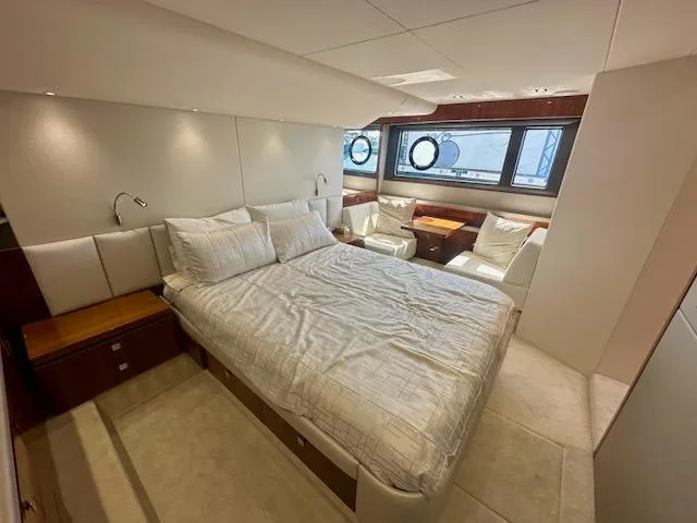 Slide: The Image of Sunseeker Manhattan 52 2019 - 13