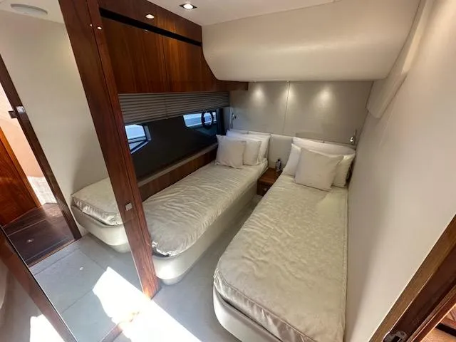 Slide: The Image of Sunseeker Manhattan 52 2019 - 18