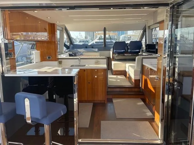 Slide: The Image of Sunseeker Manhattan 52 2019 - 2