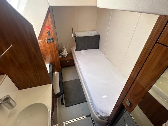 Slide: The Image of Sunseeker Manhattan 52 2019 - 23