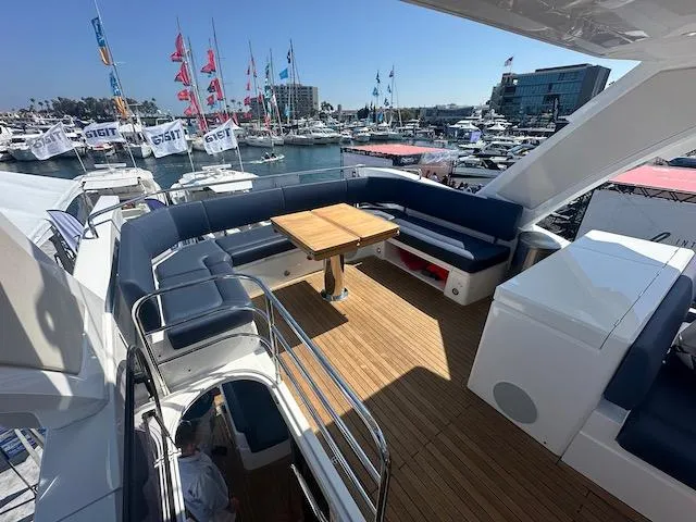 Slide: The Image of Sunseeker Manhattan 52 2019 - 25
