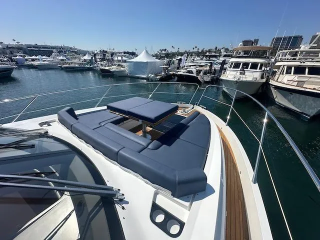 Slide: The Image of Sunseeker Manhattan 52 2019 - 26