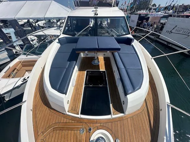 Slide: The Image of Sunseeker Manhattan 52 2019 - 27
