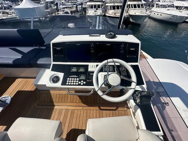 Slide: The Image of Sunseeker Manhattan 52 2019 - 30