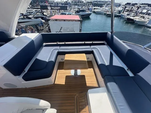 Slide: The Image of Sunseeker Manhattan 52 2019 - 31