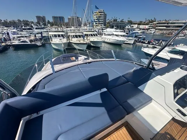 Slide: The Image of Sunseeker Manhattan 52 2019 - 32