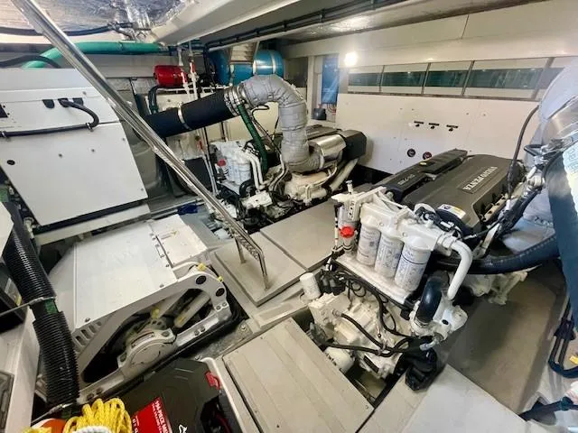 Slide: The Image of Sunseeker Manhattan 52 2019 - 36