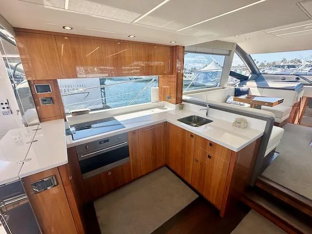 Slide: The Image of Sunseeker Manhattan 52 2019 - 4