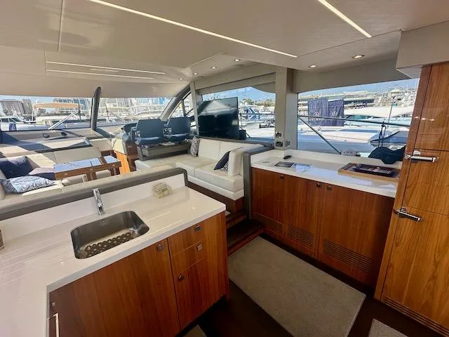 Slide: The Image of Sunseeker Manhattan 52 2019 - 5