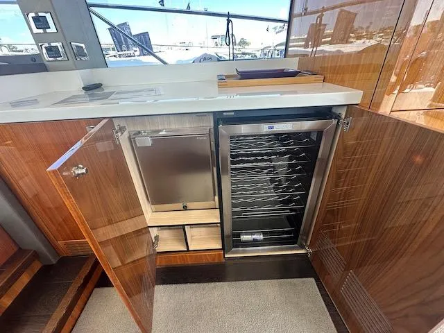 Slide: The Image of Sunseeker Manhattan 52 2019 - 6