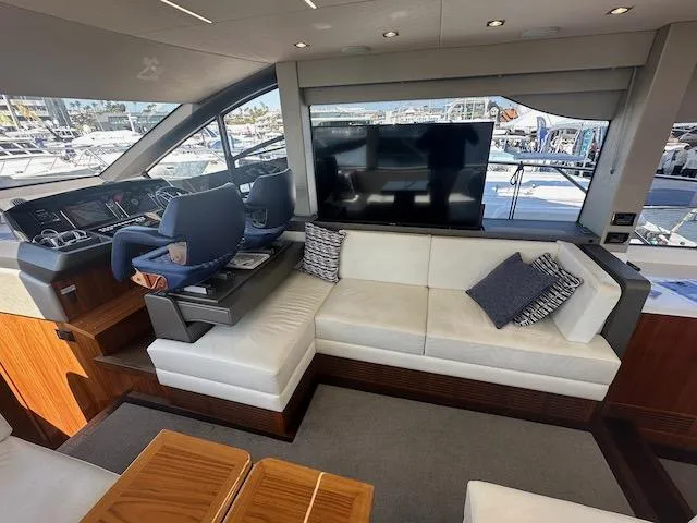 Slide: The Image of Sunseeker Manhattan 52 2019 - 8