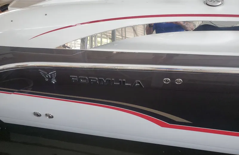 Slide: The Image of 2009 Formula 400 Super Sport boat side view with logo and sleek design. - 6