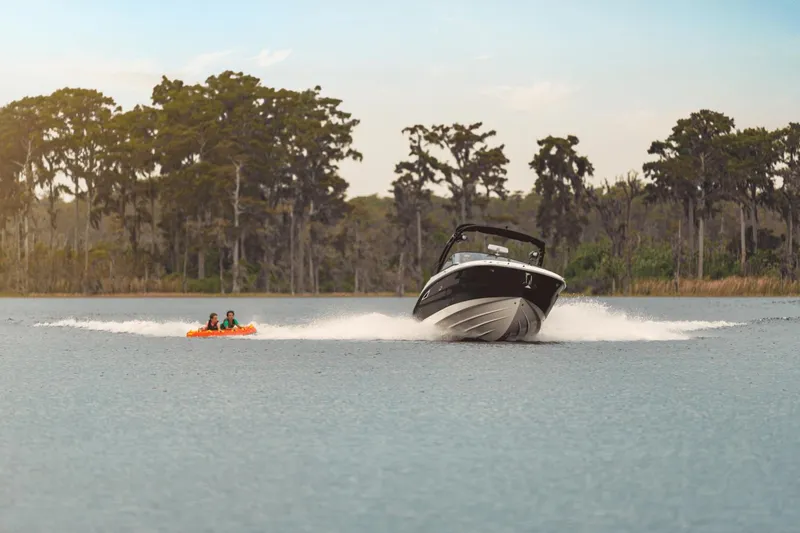 Slide: The Image of Sea Ray SDX 270 2025 - 3